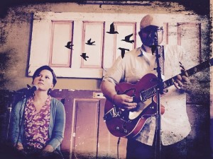 Matt & Laurel playing "New To Me" live @ Insomnia